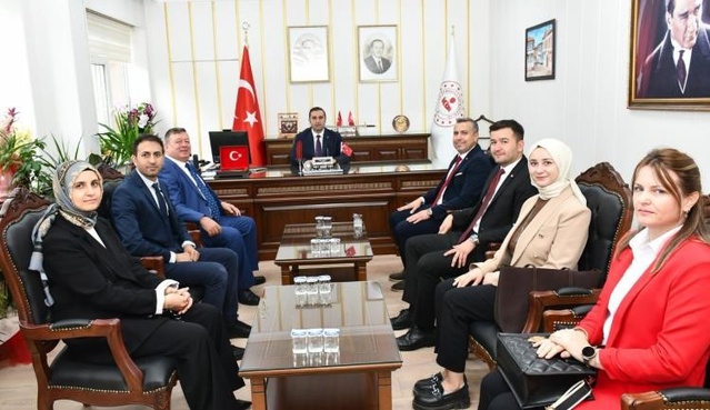 Bilecik Osmaneli'de Kaymakam Yılmaz, eğitim camiasıyla buluşup başarı diledi