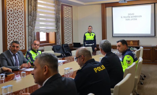 Bayburt'ta trafik komisyonu Vali Eldivan başkanlığında toplanarak yeni kararlar aldı