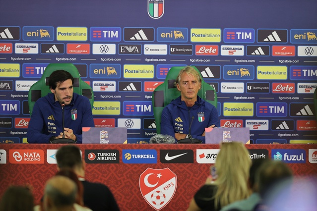 Roberto Mancini, Türkiye'nin Dünya Kupası'ndan elenmeyi hak etmediğini söyledi