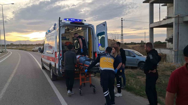 Karaman'da iki aracın karıştığı kazada otomobil devrildi, 2 kişi yaralandı