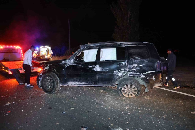 Nevşehir'de alkollü genç, iddiaya göre izinsiz aldığı araçla takla attı, 2 kişi yaralandı