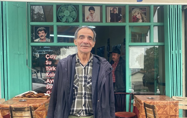 Cemal Yurtaşan, 1961'den beri hizmet veren Ankara Altındağ'daki çay ocağını işletiyor