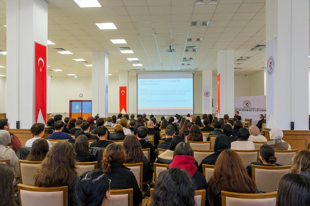 BŞEÜ'de yeni öğrencilere uyum eğitimi başladı, program 5-9 Ekim'de sürecek