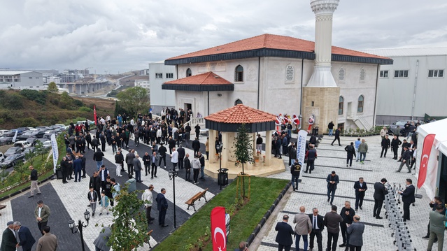 Bakan Işıkhan, Arnavutköy'de 1300 kişilik Mehmet Yusuf Aydın Camii'ni ibadete açtı