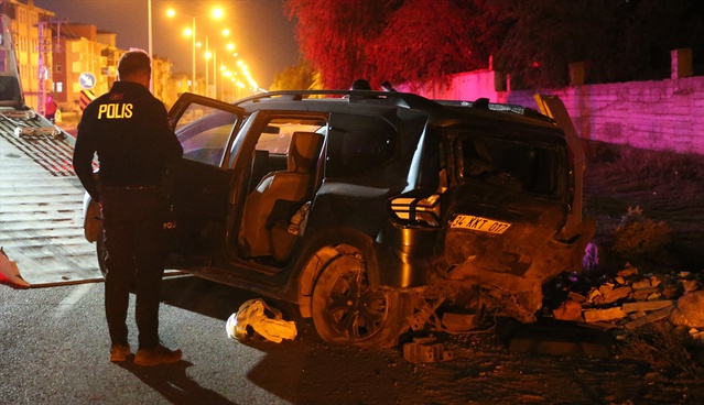 Kars'ta iki otomobilin karıştığı kazada 4 kişi yaralanarak hastaneye kaldırıldı