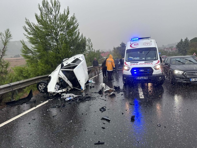 Muğla Ula'da iki otomobilin çarpıştığı kazada Sefa Çetin (62) öldü, 2 yaralı var