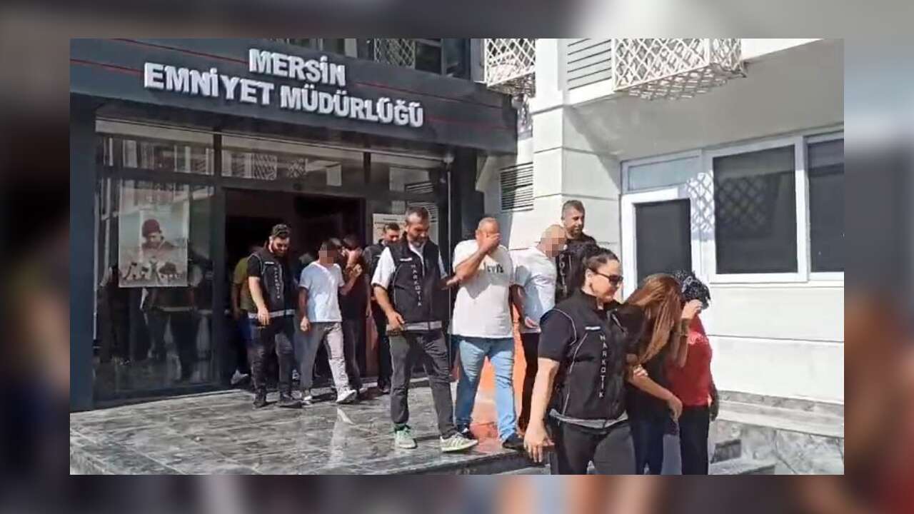Mersin'de hastane otoparkında 256 bin 900 yasadışı hap bulundu