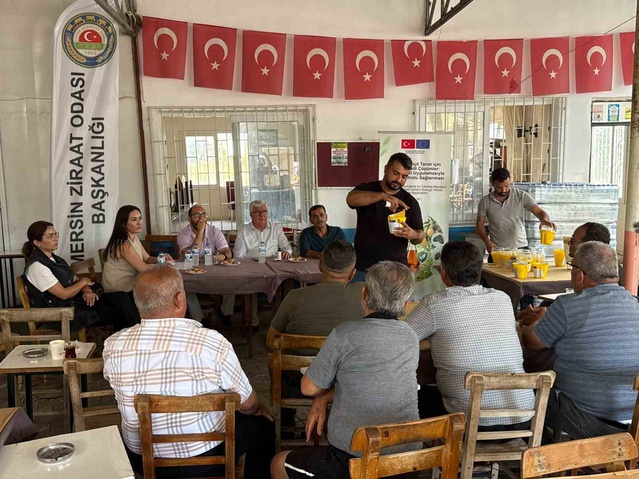 Mersin'de çiftçilere Akdeniz meyve sineği için odun sirkesi eğitimi verildi