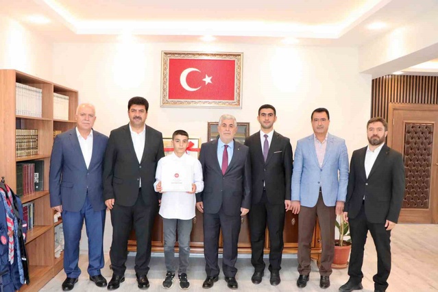 Elazığ Kur'an Kursu öğrencisi Ahmet Akdeniz, Erzincan'da bölge birincisi oldu
