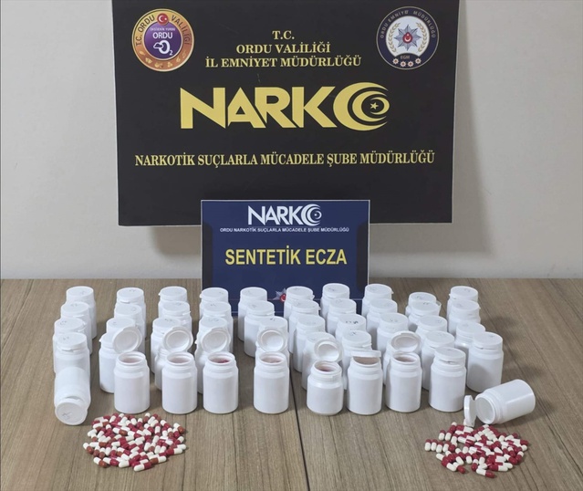 Ordu Gülyalı'da otomobilde 3 bin 64 uyuşturucu hap bulundu, 2 şüpheli tutuklandı