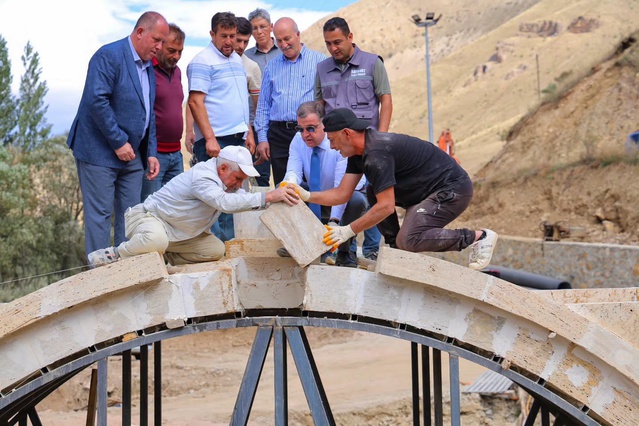 Bayburt Valisi Eldivan, Sırakayalar Şelalesi'ndeki restoran alanını inceledi