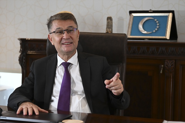 TDK Başkanı Mert, 'Türkçe hepimizin' dedi, tabelalarda duyarlılık istedi