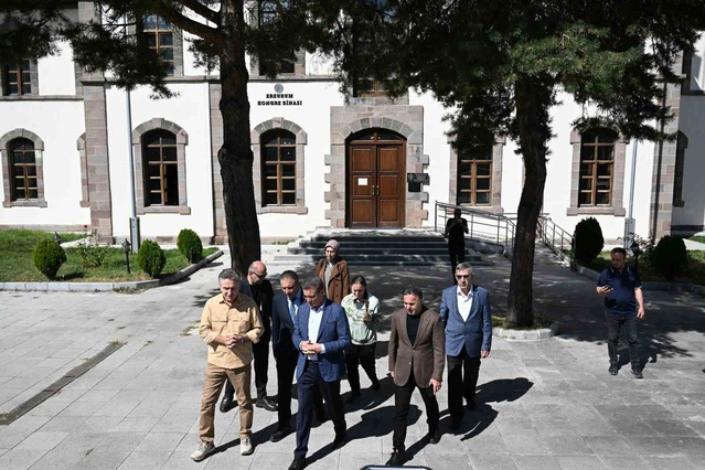 Erzurum Valisi Baruş, Çakmak Hastanesi binası ve tarihi yapılarda inceleme yaptı
