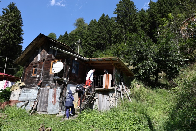 Rize Ayder'de 109 yaşındaki Sabriye Gündoğdu'nun tedavisi evinde yapıldı