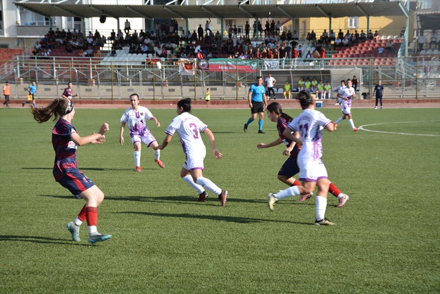 Silopi'de Şırnak Kadın Spor Kulübü, Gazikentspor'u 3-1 yenerek 6 puana ulaştı