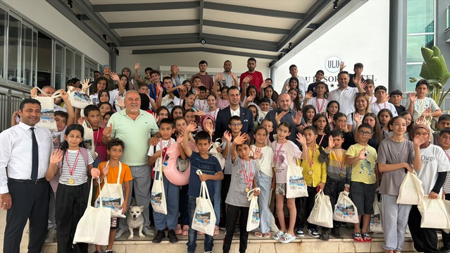 Mersin Gülnar'da Kaymakamlık projesi 80 öğrenciyi beş yıldızlı otelde buluşturdu