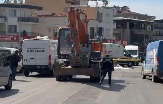 İzmir Menderes'te iş makinesi 85 yaşındaki yayaya çarptı, yaya yaşamını yitirdi