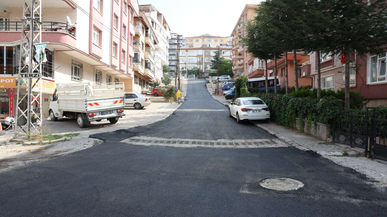 Mamak'ta asfalt çalışmaları tam gaz devam ediyor