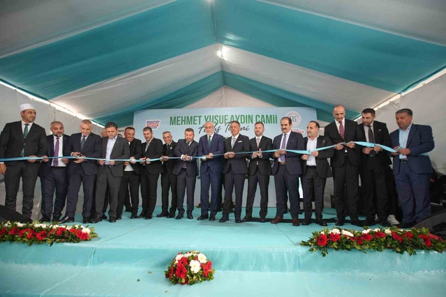 Arnavutköy'de 1.300 kişilik Mehmet Yusuf Aydın Camii ibadete açıldı