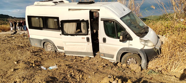 Savaştepe'de işçi servisi şarampole yuvarlandı, 13 işçi yaralandı, sürücü gözaltında