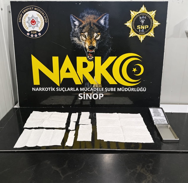 Narkotik ekipleri Sinop'ta 3 bin 877 kullanımlık madde ele geçirdi, 2 şüpheli tutuklandı