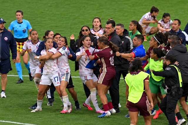 Kadın futbolunda şaşkına çeviren final! Maç bitti, kavga başladı