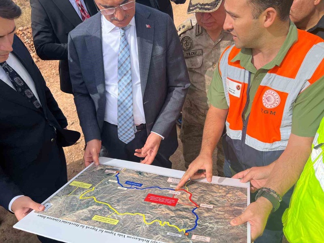 Vali Aydın Baruş’tan Tekman’a çıkarma: Yatırımları inceledi, vatandaşla buluştu