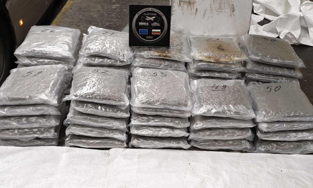 Kapitan Andreevo'da risk analiziyle Türk plakalı tırda 57 kilo 40 gram esrar bulundu