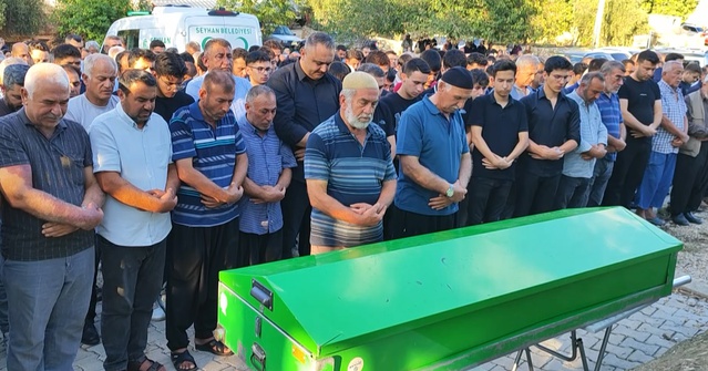 Adana Kozan'da otomobile çarpan motosiklet sürücüsü son yolculuğuna uğurlandı