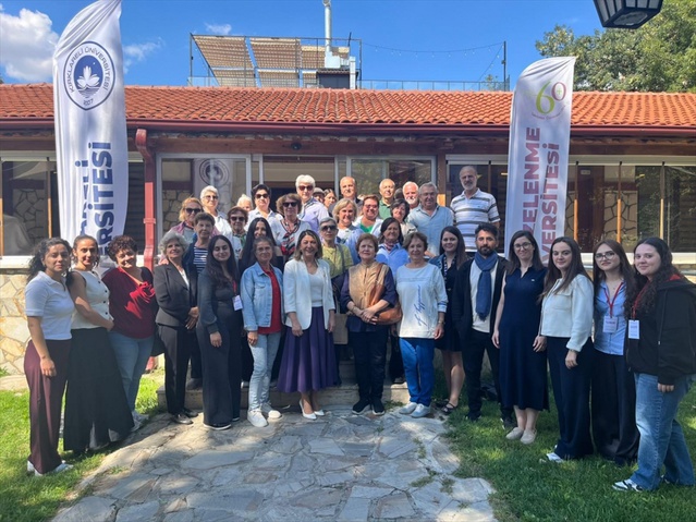 KLÜ'de kurulan 60+ Tazelenme Üniversitesi'nde akademik yıl törenle açıldı