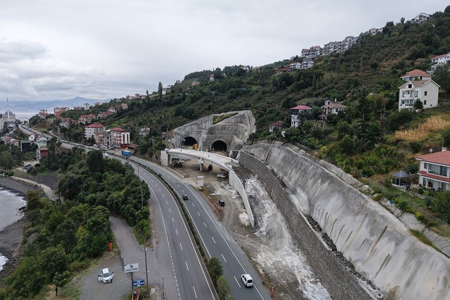 Trabzon'da Güney Çevre Yolu'nun Akçaabat geçişinde 7 tünelin 4'ünde kazı sürüyor