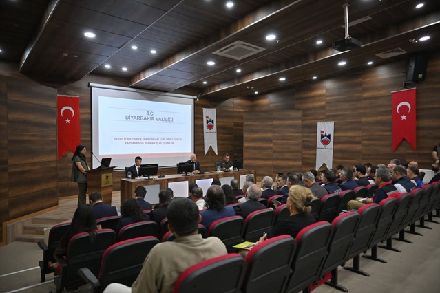 Diyarbakır'da belediyelere sahipsiz hayvan toplama işi 31 Ekim'e kadar bitirilecek.