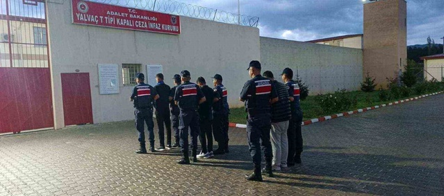 Şarkikaraağaç'ta 3 şüpheli cezaevine teslim edildi, 620 kullanımlık kağıt bulundu