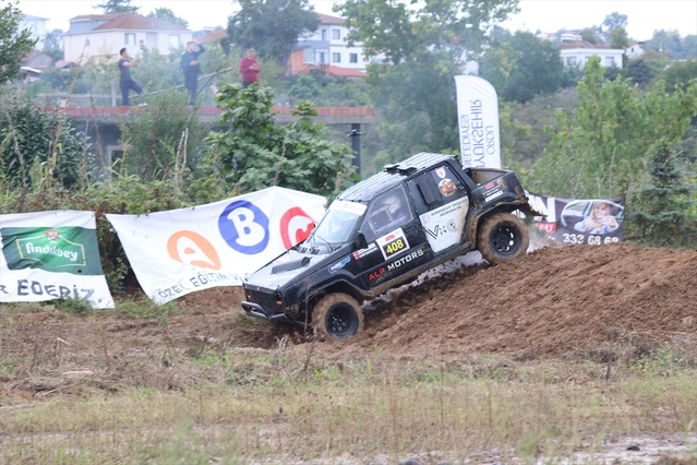 Ünye'de düzenlenen Karadeniz Off-Road Kupası 14 araç ve 24 sporcuyla tamamlandı