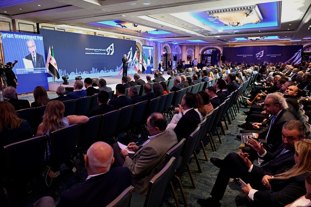 Beyrut'ta 6 Suriyeli bakan, Lübnan-Suriye Yatırım Forumu'na katıldı
