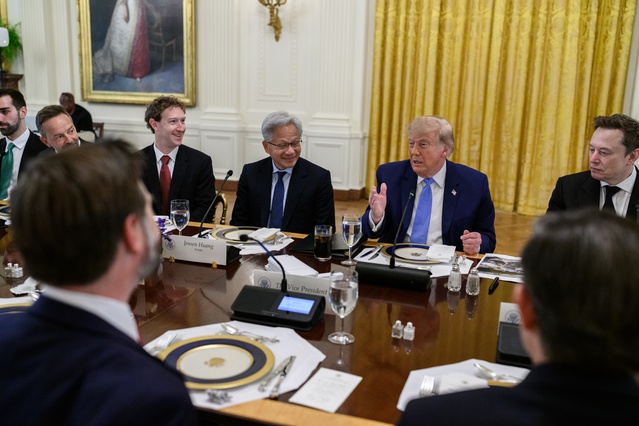 Trump, federal kurumlarda 'yapay zeka' yerine 'süper zeka' kararnamesini imzaladı