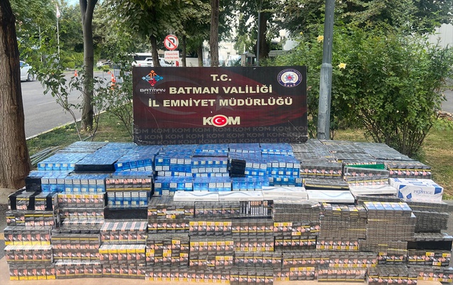 Batman'da durdurulan kamyonette 18 bin 380 paket kaçak sigara ele geçirildi