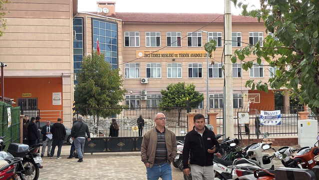 Manisa Turgutlu'da 11 öğrencinin yaralandığı okulda 3 gün sonra ders zili çaldı