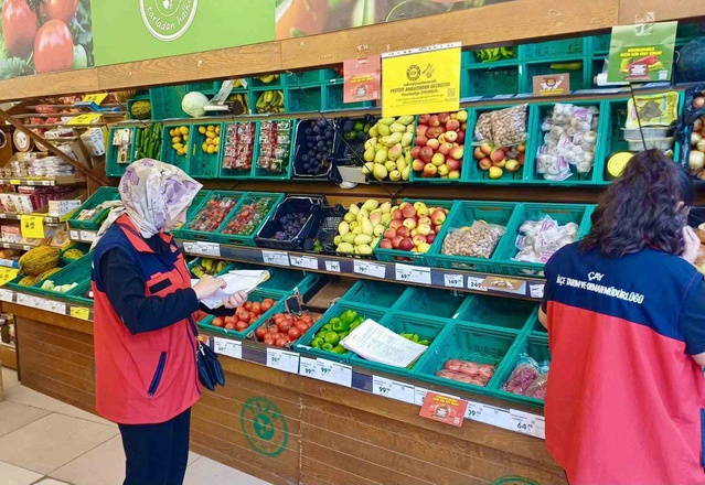 Afyonkarahisar'da marketlerde tarımsal ürün fiyatları TÜFİS için kayda geçirildi