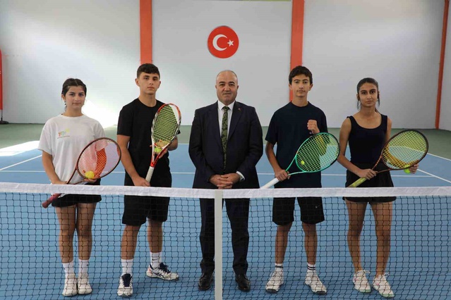 Ağrı'da Türkiye Tenis Ligi Doğu Anadolu Turnuvası başladı, 66 sporcu mücadele ediyor