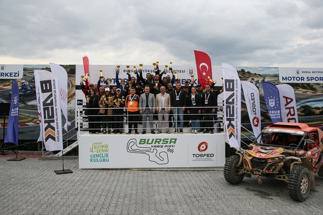 Bursa'daki Baja Arca'da 36 sporcu mücadele etti, dereceye girenlere kupaları verildi