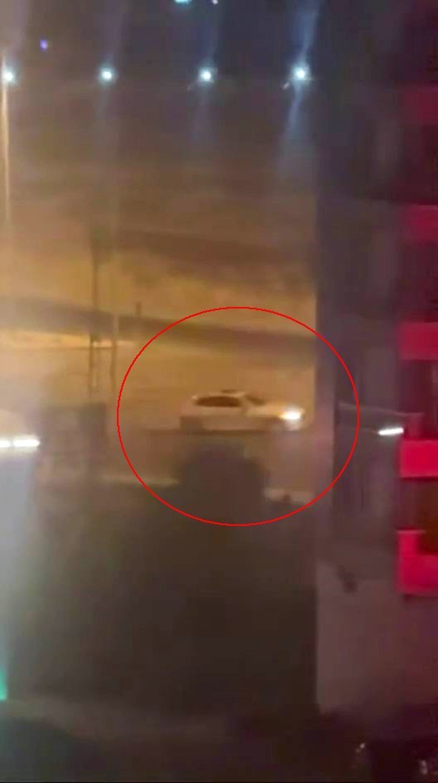 Diyarbakır Kayapınar'da gece drift yapan sürücü sakinlerin tepkisiyle karşılaştı