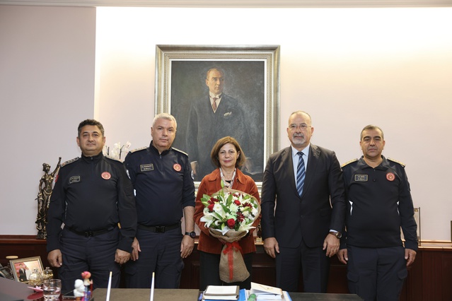 Eskişehir İtfaiyesi 99. yıl dönümünde Başkan Ünlüce'yi ziyaret etti