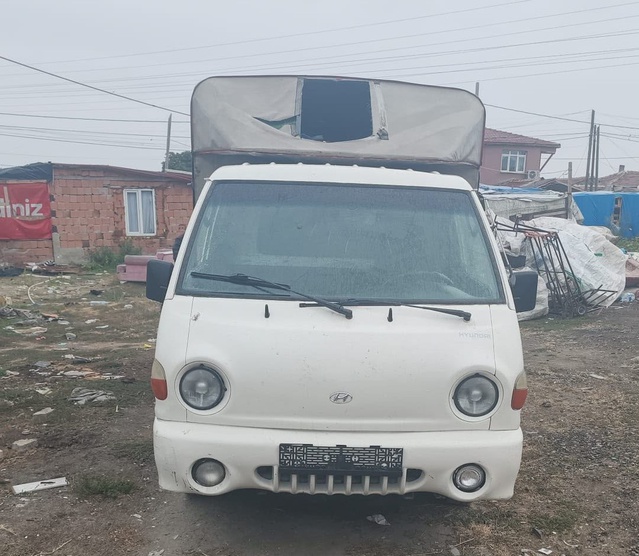 Tekirdağ Saray'da 50 bin TL'lik palet hırsızlığı yapan 3 şüpheli kamyonetle yakalandı