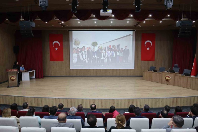 Hatay'da sosyal projeler toplantısında 9 bin 605 çocuk için çalışmalar ele alındı