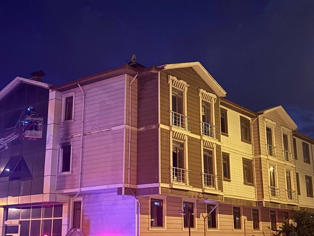 Erzincan'da apartman dairesindeki yangında büyük hasar oluştu, can kaybı yaşanmadı