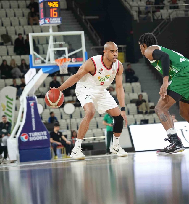 Sezona mağlubiyetle başlayan Karşıyaka, 35 yaşındaki Markel Starks'ı transfer etti