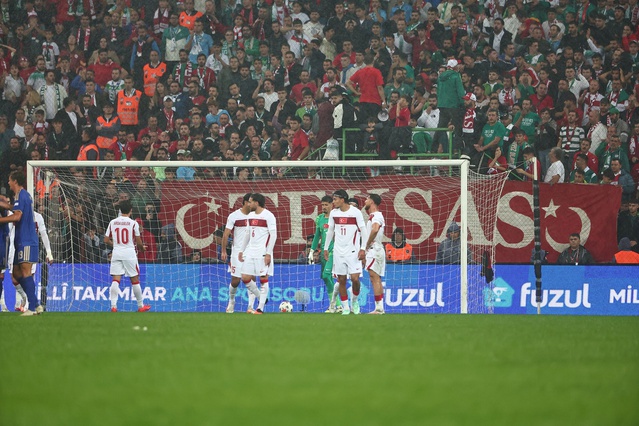 A Milli Takım İtalya'ya 4-1 yenildi, Hacıosmanoğlu ve Montella istifaya çağrıldı