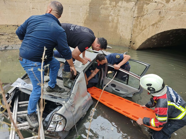Aydın Karacasu'da otomobil su tahliye kanalına uçtu, Ünal Özcan ve eşi yaralandı