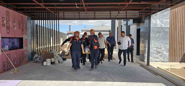 Elazığ'da su bulunmayan kuyuya düşen yaralıyı AFAD ekibi halatla kurtardı